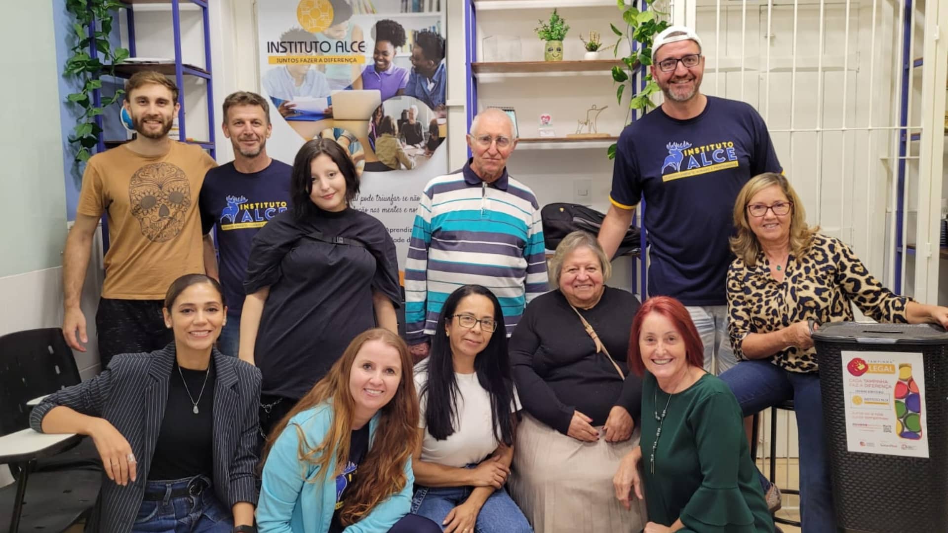 Equipe de idealizadores e voluntários do Instituto Alce reunida, simbolizando sinergia, compromisso com o voluntariado e gestão responsável das doações