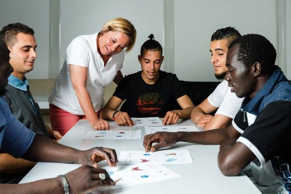 Naturalização de imigrantes por meio da prova do ENCCEJA